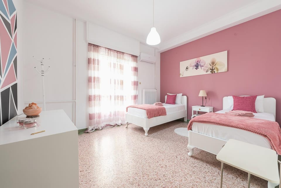 Nearby landmark, Restaurant/places to eat, Neighbourhood, Photo of the whole room, Bedroom, Supermarket/grocery shop
