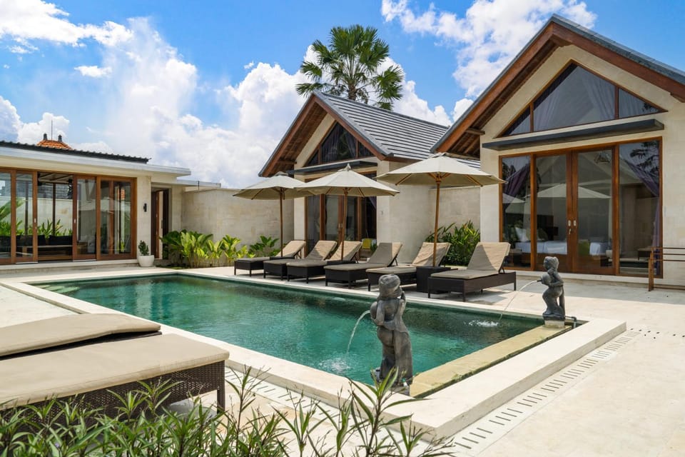 Property building, Garden, Garden view, Pool view, Swimming pool, sunbed