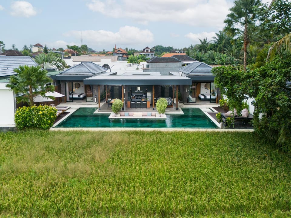 Property building, Day, Natural landscape, Garden, View (from property/room), Garden view, Pool view, Swimming pool, internet, sunbed