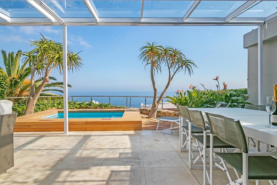 Dining area, Swimming pool