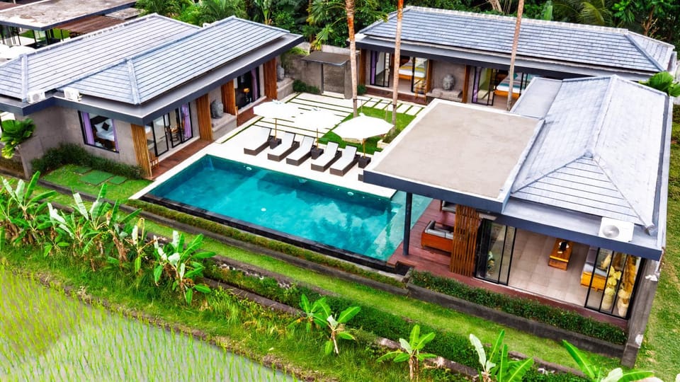 Property building, Bird's eye view, Pool view, Swimming pool, internet, sunbed