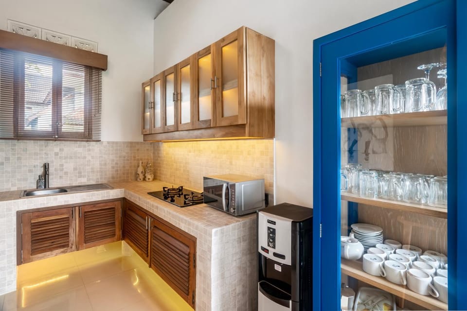 Coffee/tea facilities, Kitchen or kitchenette, stove, toaster
