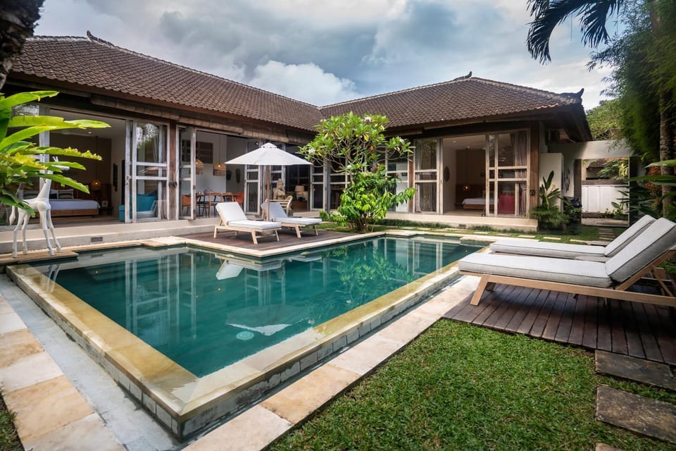 Property building, Pool view, Swimming pool, sunbed