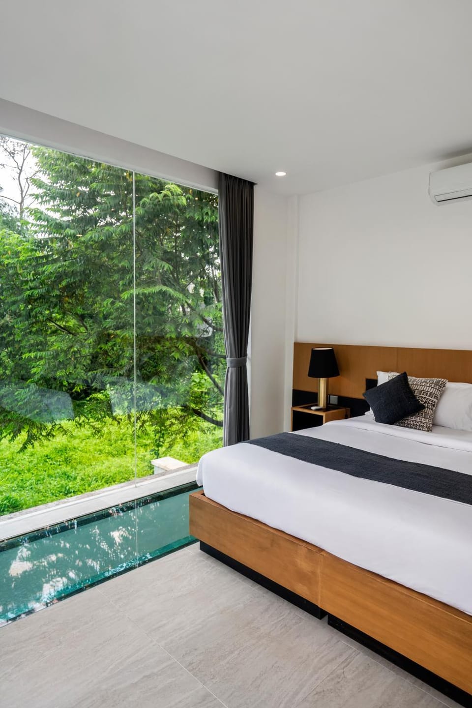 Bed, Photo of the whole room, Bedroom, Garden view, Pool view, air conditioner