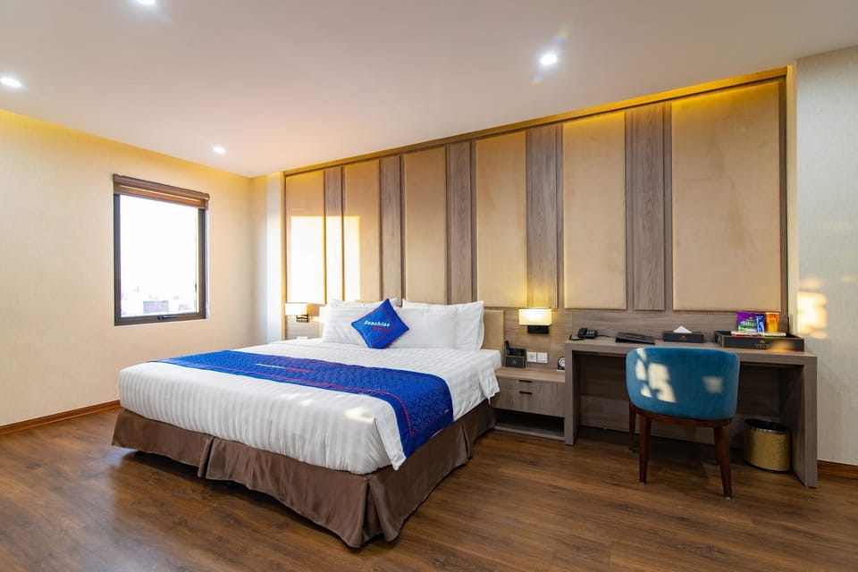Photo of the whole room, Bedroom