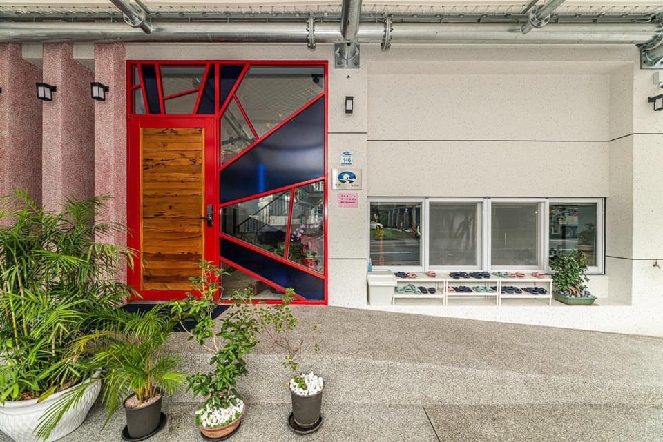 Facade/entrance
