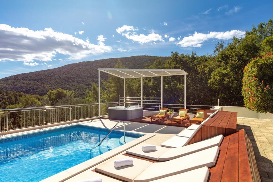 Hot Tub, Swimming pool