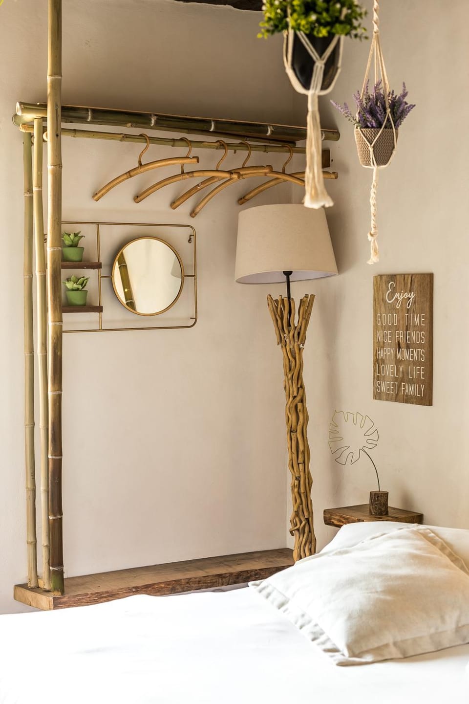 Photo of the whole room, Bedroom