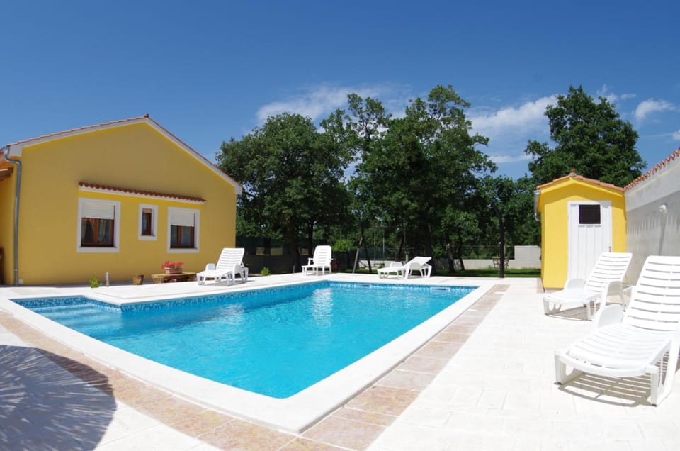 Property building, Swimming pool