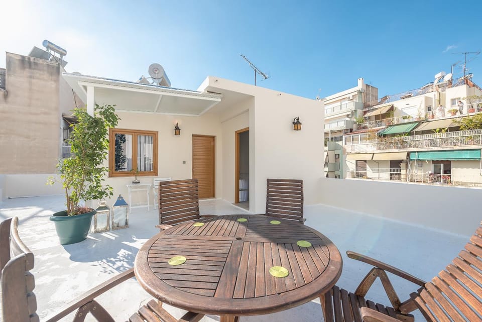 Patio, Nearby landmark, Communal lounge/ TV room, Day, Neighbourhood, Summer, Balcony/Terrace, City view, Landmark view, Street view