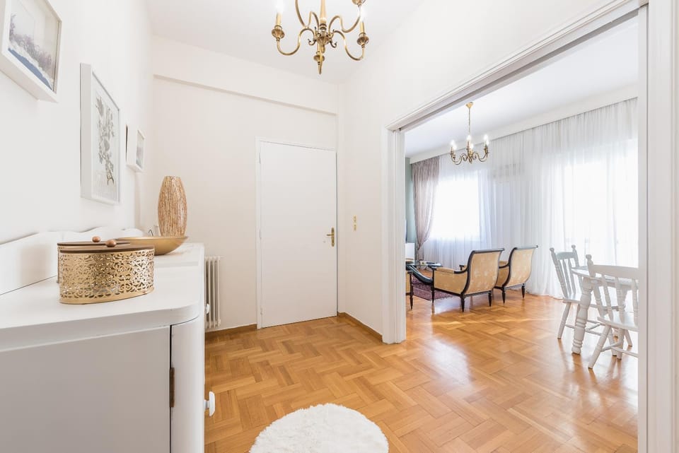 Nearby landmark, Restaurant/places to eat, Neighbourhood, Living room, Photo of the whole room, Seating area, Dining area, Supermarket/grocery shop