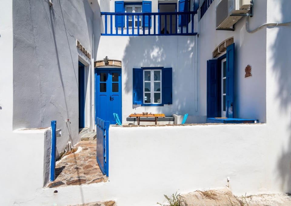 Property building, Patio, Facade/entrance