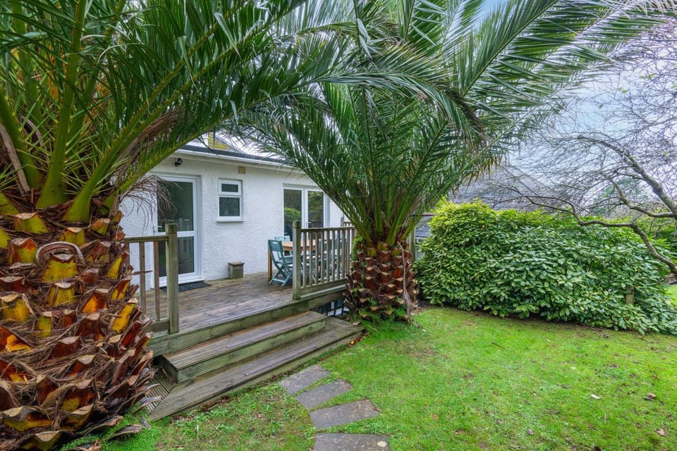 Property building, Spring, Day, Garden, Garden view