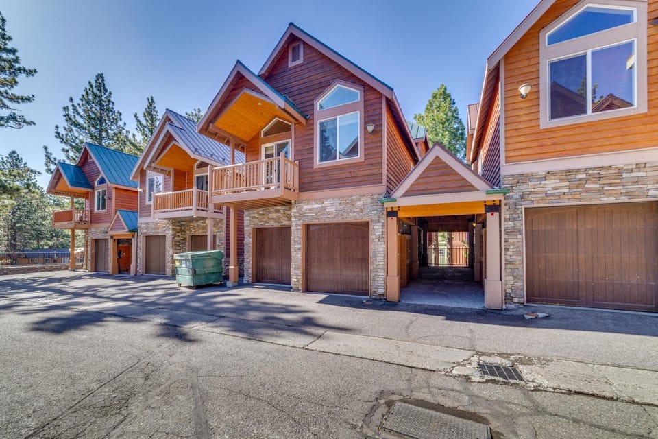 Central Townhome < 1 Mi to The Village at Mammoth! House in Mammoth Lakes
