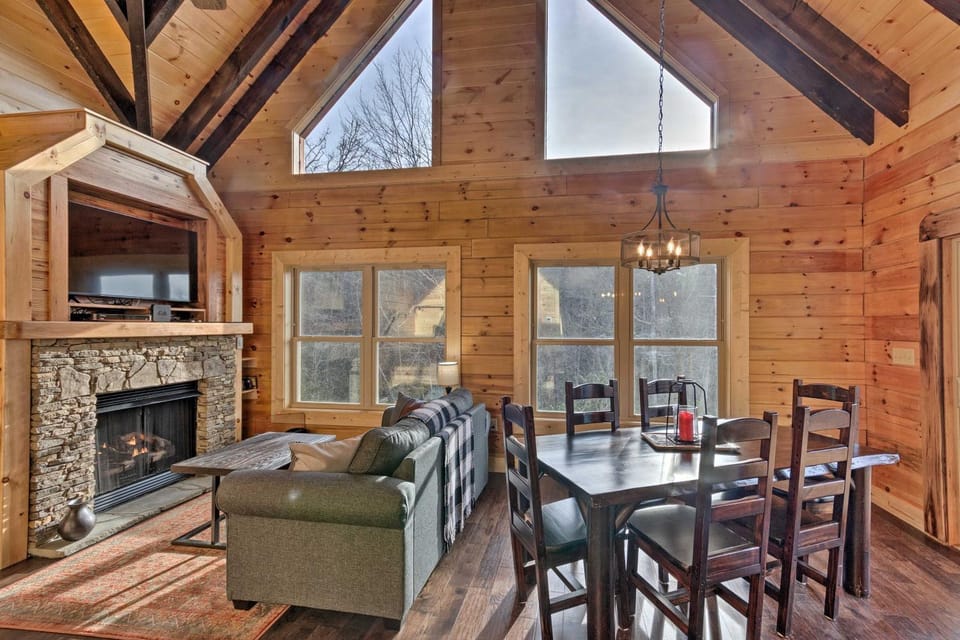 Hilltop Cabin on 5 Acres w/ Hot Tub & Waterfall! Cabin in Swain County