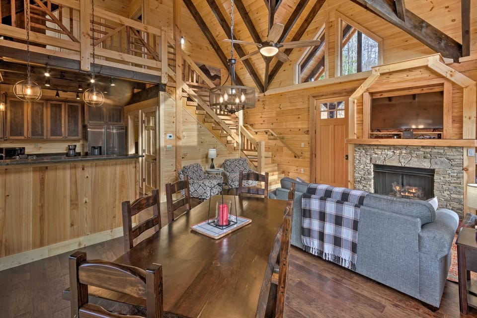 Hilltop Cabin on 5 Acres w/ Hot Tub & Waterfall! Cabin in Swain County