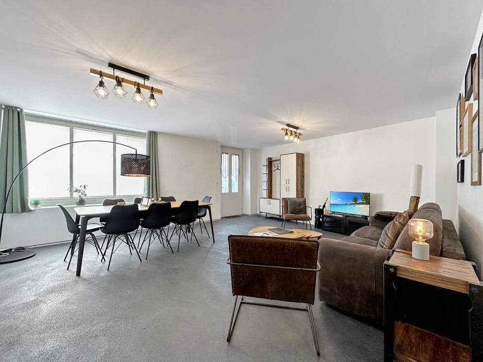 Communal lounge/ TV room, Living room