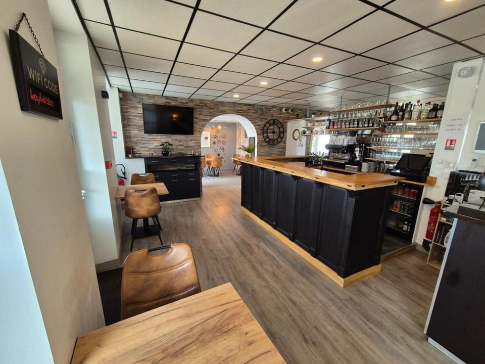 Property building, Lobby or reception, Breakfast