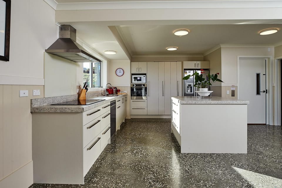 Kitchen or kitchenette, Communal kitchen