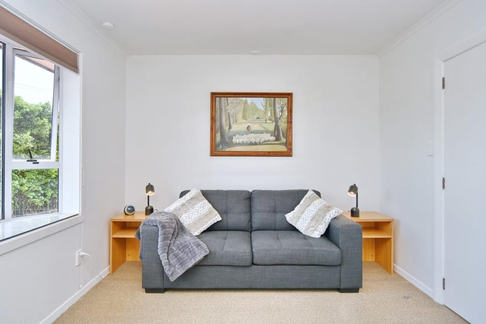Bed, Living room, Seating area