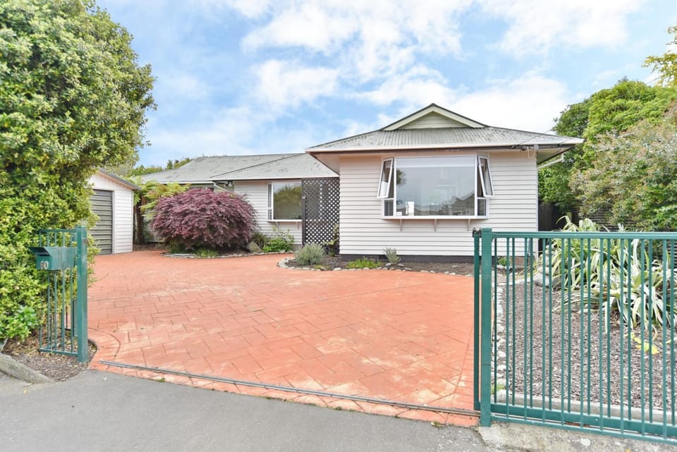 Property building, Facade/entrance, Garden