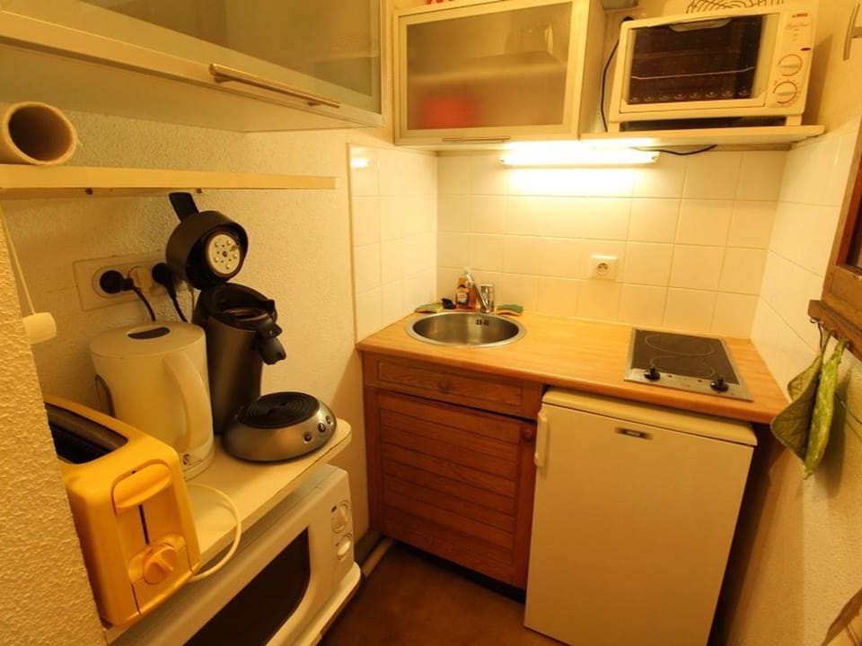 Studio sud calme avec balcon et parking - Proche thermes et centre - FR-1-313-130 Apartment in Occitanie