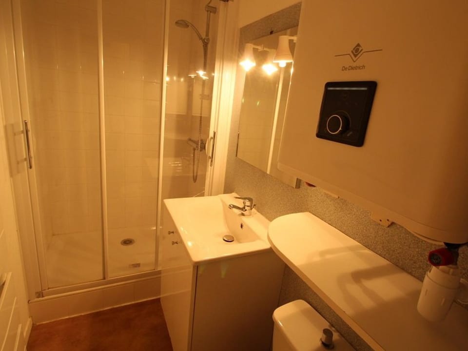 Studio sud calme avec balcon et parking - Proche thermes et centre - FR-1-313-130 Apartment in Occitanie