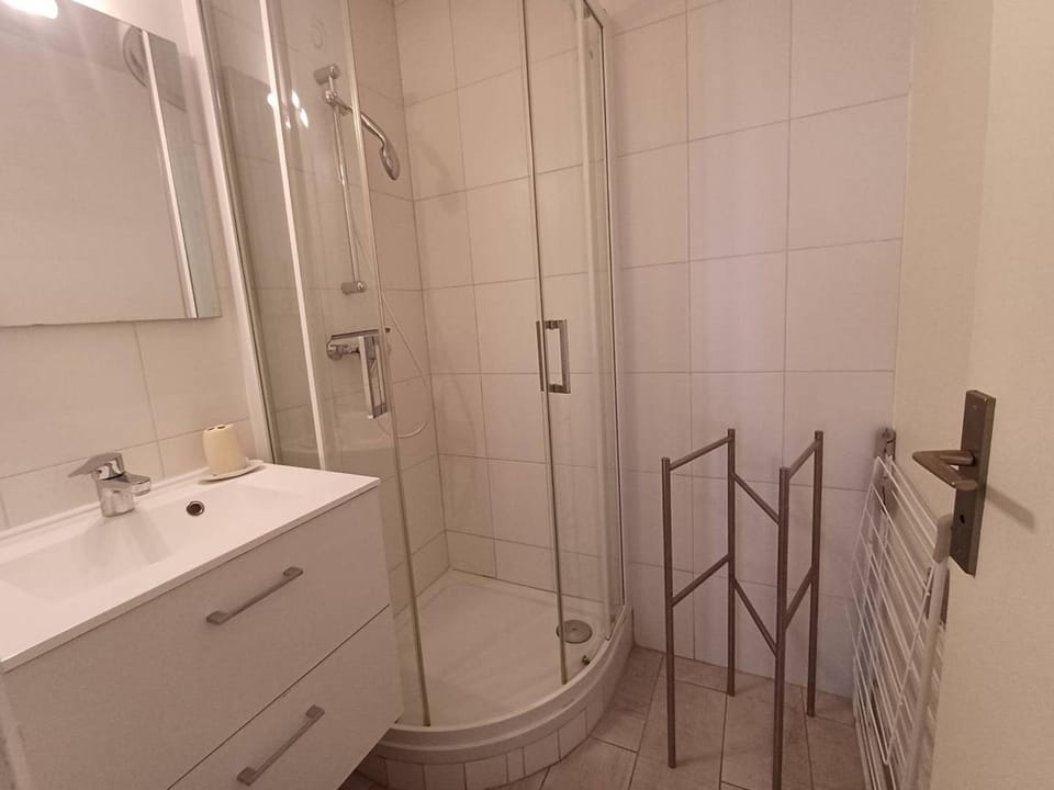 T2 2 étoiles, parking privé, proche Thermes et étang, clim, Wi-Fi, animaux acceptés - FR-1-571-15 Apartment in Balaruc-les-Bains