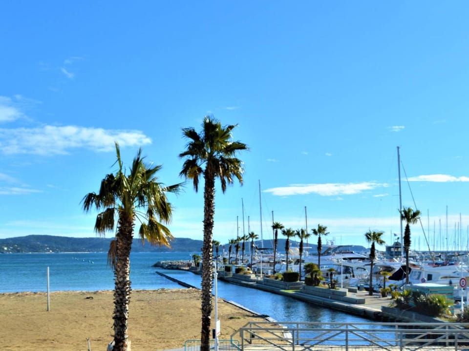 Appartement 3 pièces avec clim, piscine et terrasse - 500m plage, parking, Cavalaire sur Mer - FR-1-226B-77 Apartment in Cavalaire-sur-Mer
