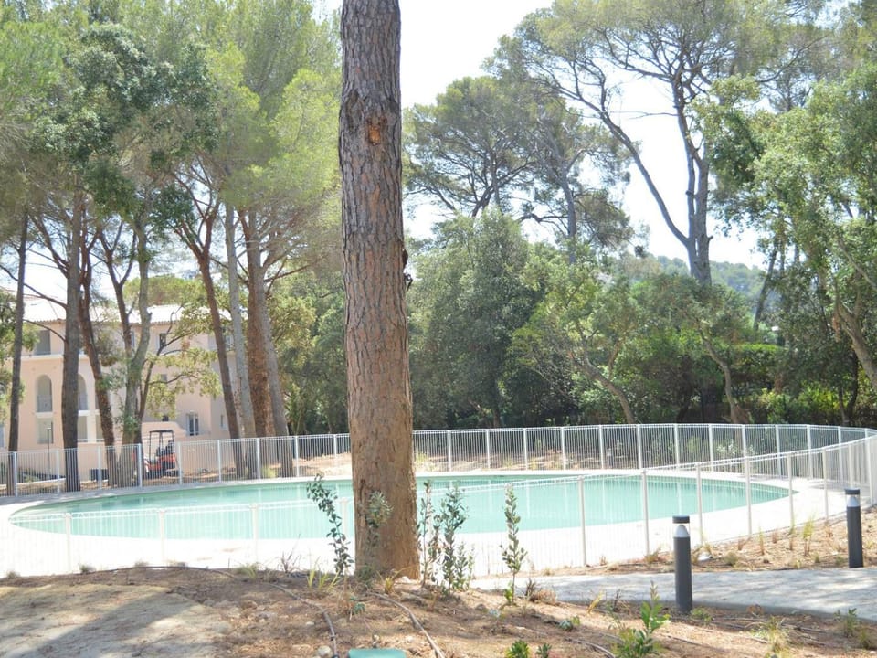 Appartement 3 pièces avec clim, piscine et terrasse - 500m plage, parking, Cavalaire sur Mer - FR-1-226B-77 Apartment in Cavalaire-sur-Mer