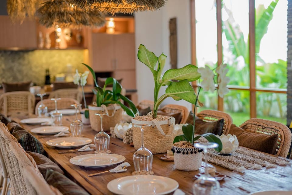 Seating area, Dining area