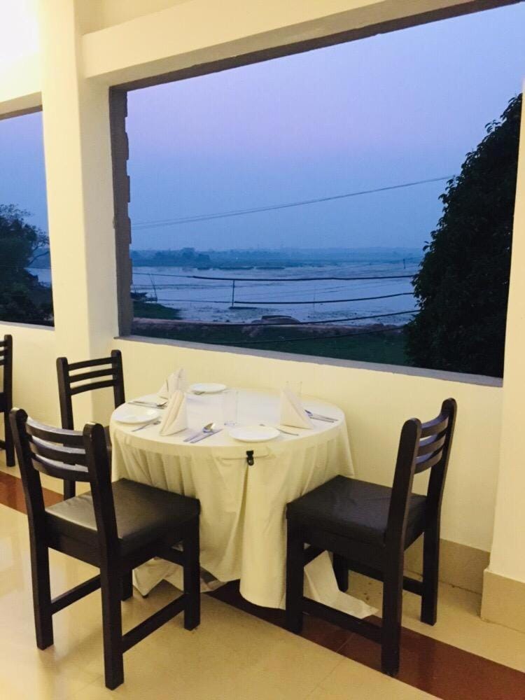 Restaurant/places to eat, Balcony/Terrace
