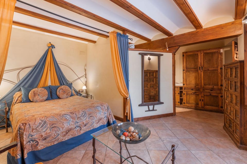 Bed, Photo of the whole room