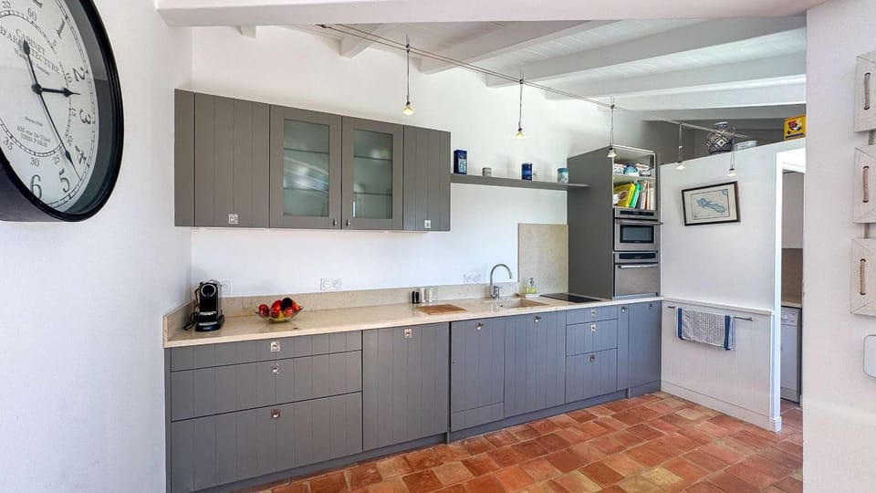 Kitchen or kitchenette, dishwasher, oven, stove