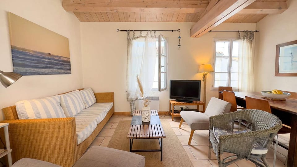 Communal lounge/ TV room, TV and multimedia, Living room, Seating area