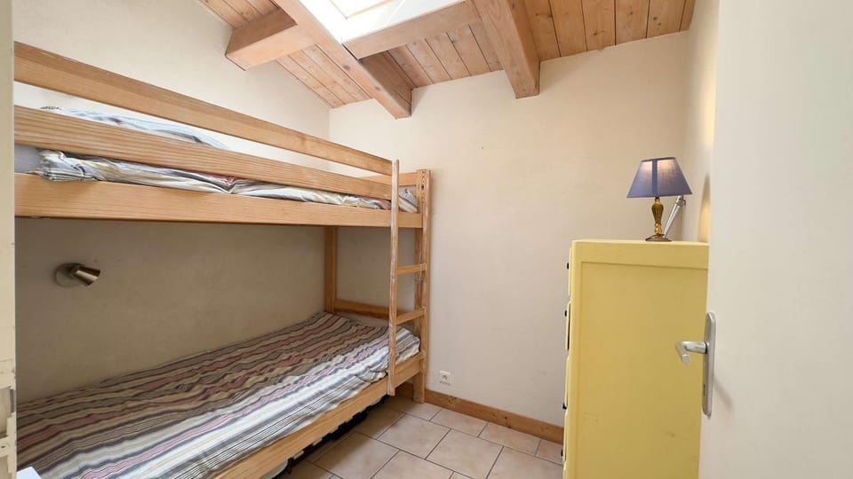 Bed, Photo of the whole room, Bedroom, bunk bed, wardrobe