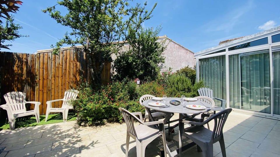 Patio, Garden, Dining area