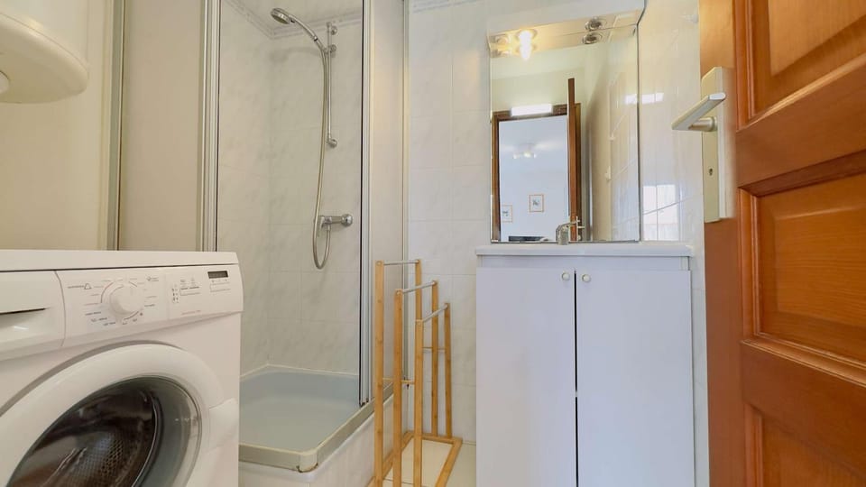 Shower, Bathroom, washing machine