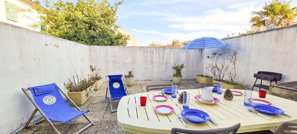 Patio, Dining area
