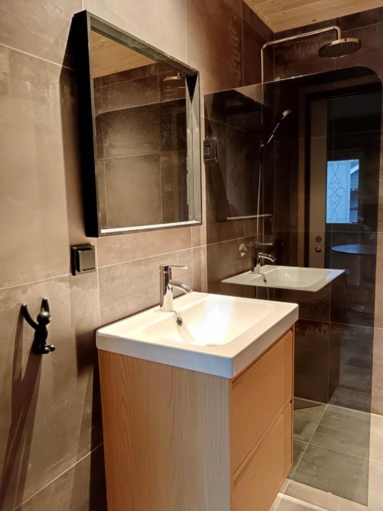 Shower, Bathroom