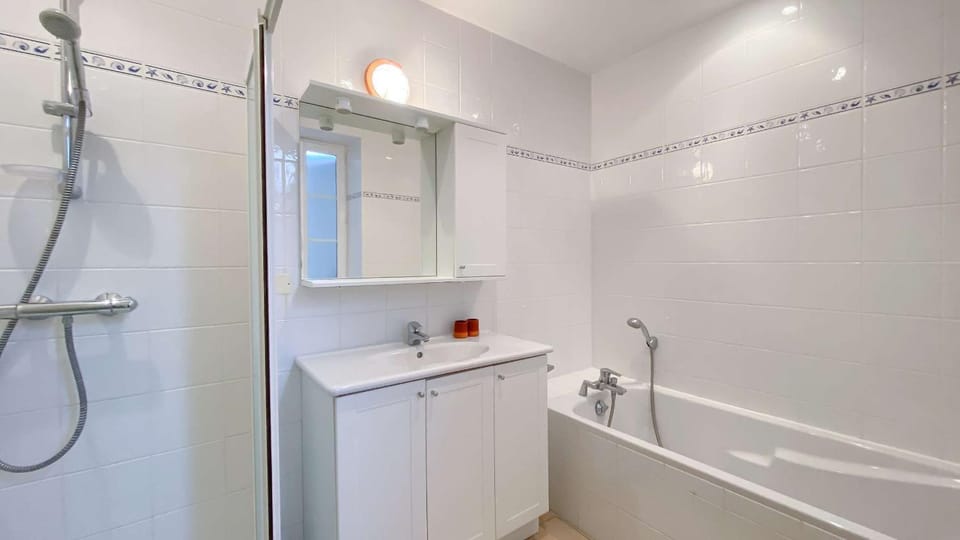 Shower, Bathroom, Bath, towels