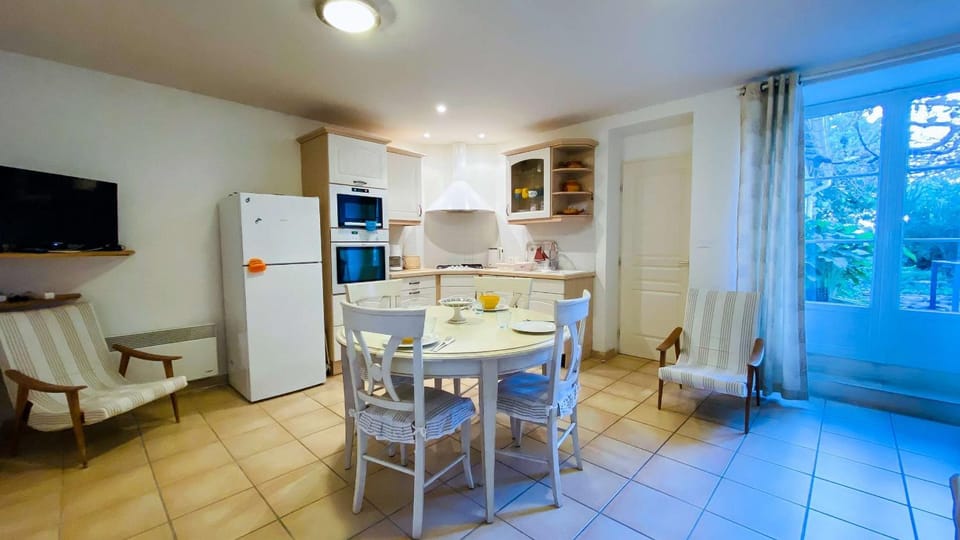 TV and multimedia, Kitchen or kitchenette, Dining area, minibar, pet friendly, stove