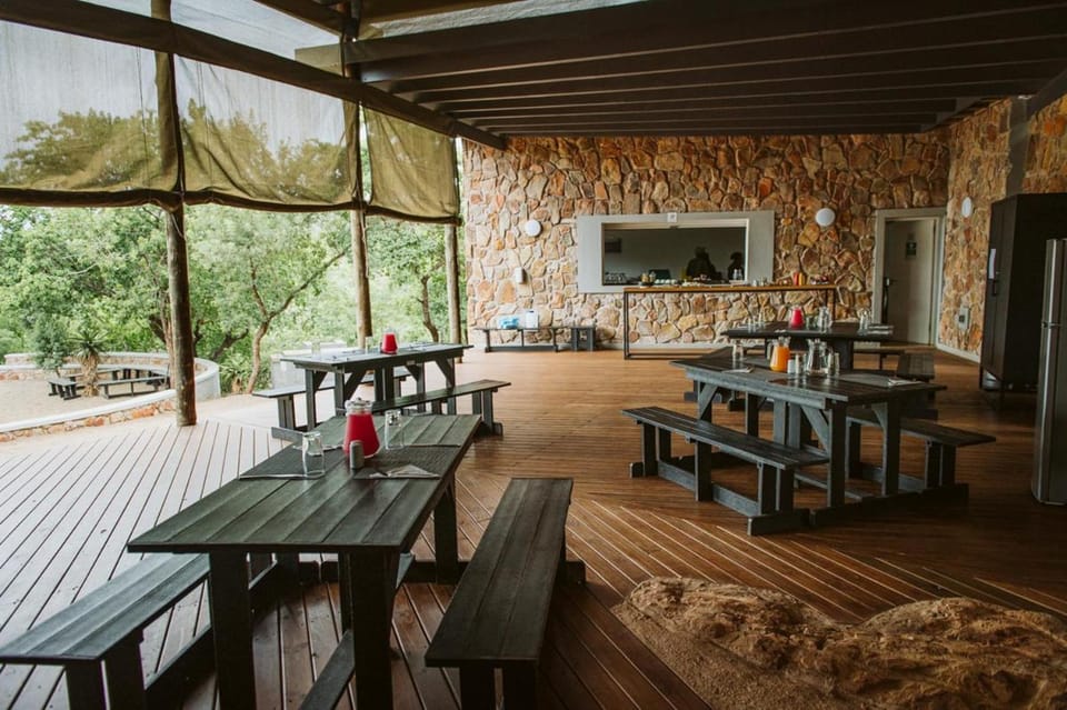 Seating area, Dining area