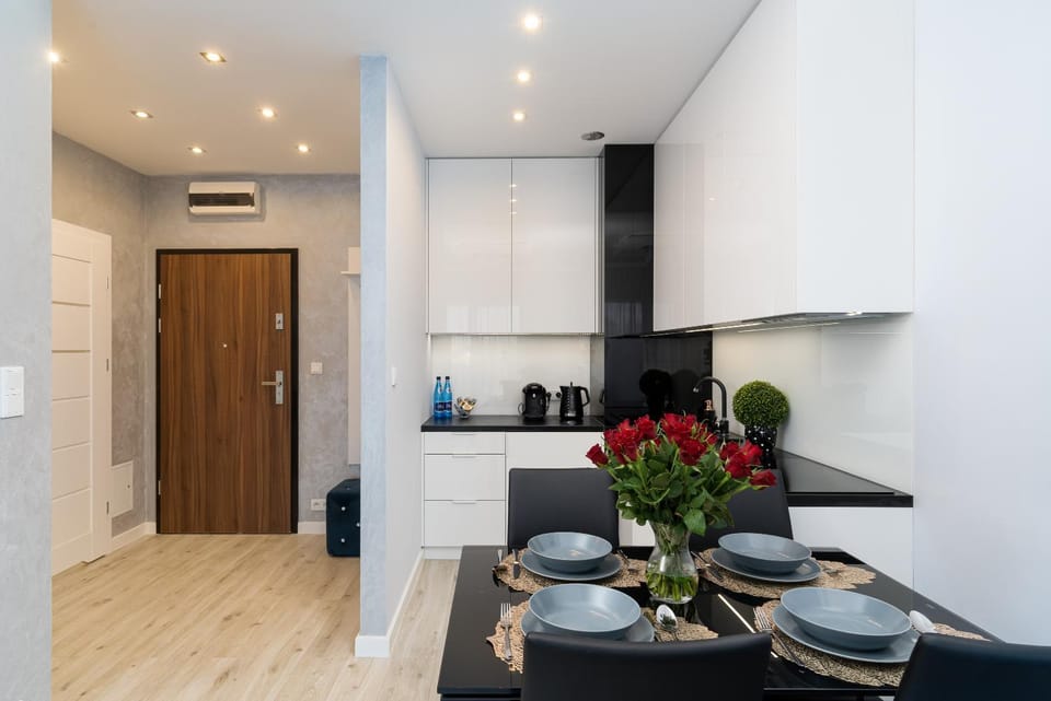Kitchen or kitchenette, Dining area, stove