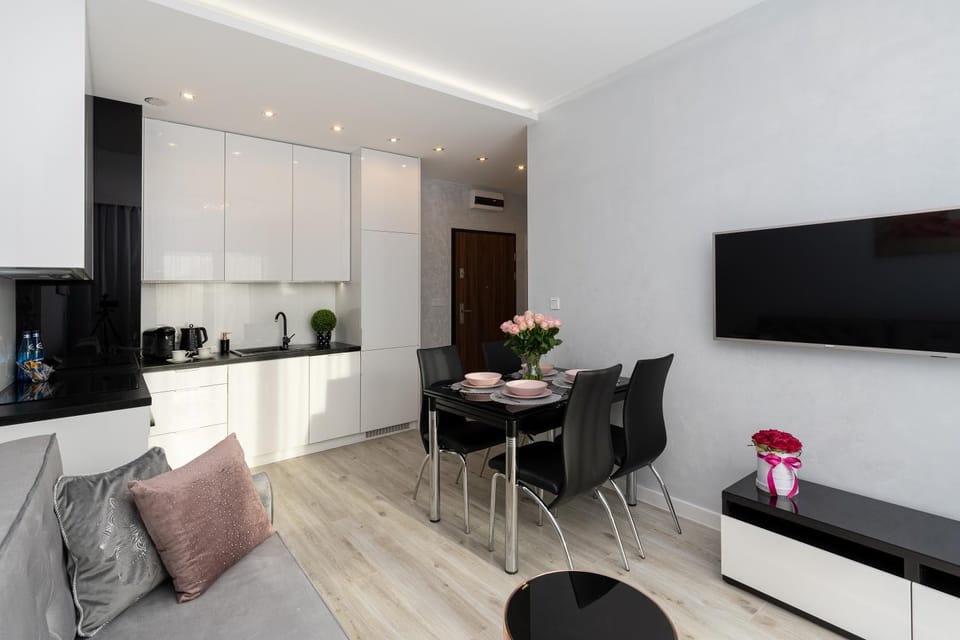 TV and multimedia, Kitchen or kitchenette, Living room, Seating area, Dining area, Evening entertainment
