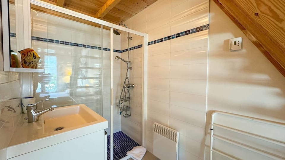 Shower, Bathroom, towels
