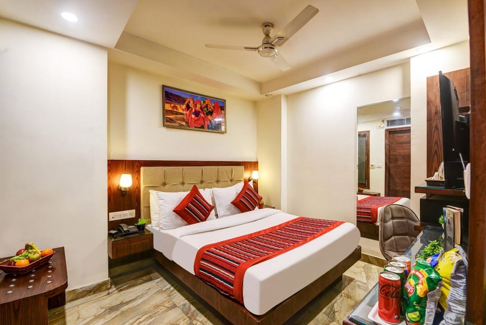 Bed, TV and multimedia, Photo of the whole room, Bedroom, wardrobe, air conditioner