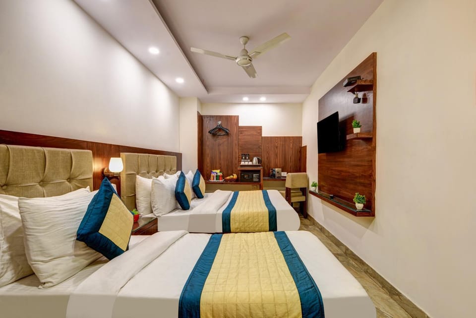 Bed, TV and multimedia, Photo of the whole room, Seating area, Bedroom, air conditioner