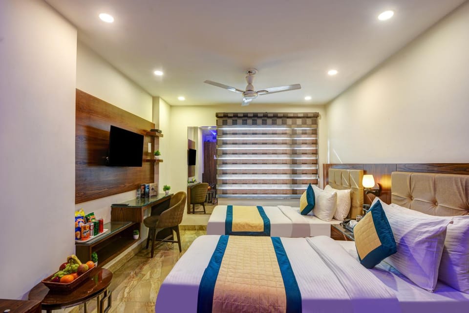 Bed, TV and multimedia, Photo of the whole room, Seating area, Bedroom, air conditioner