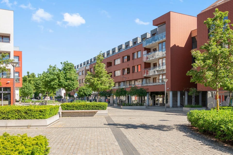 Property building, Day, Neighbourhood, Location